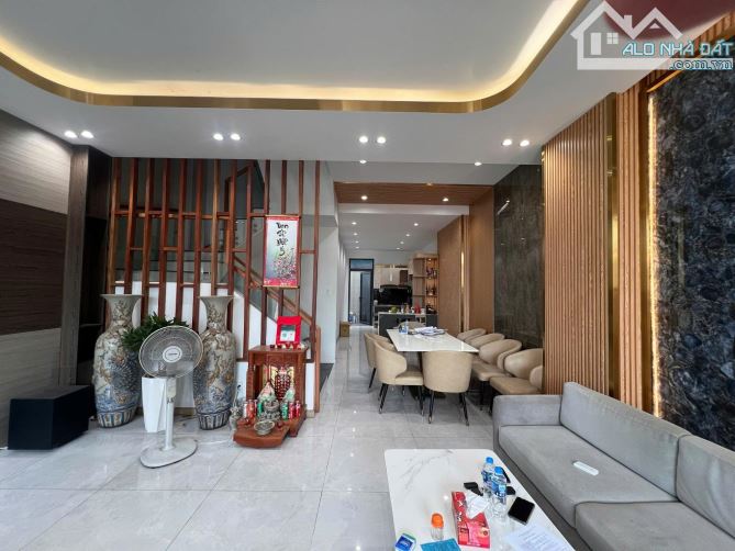 SIÊU PHẨM, MẶT TIỀN KINH DOANH GẦN NÚT GIAO GÒ DƯA, 4 TẦNG 6X20 CHỈ 18,5 TỶ. - 1