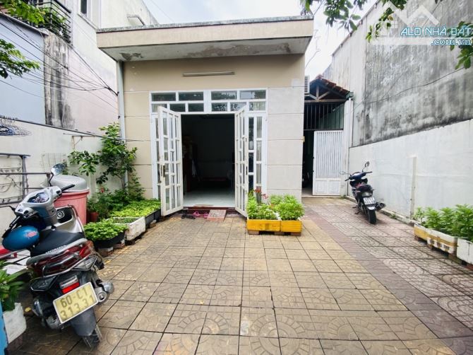 HẺM NHỰA 5m THÔNG, LÔ GÓC SÁT MẶT TIỀN QL13, DÒNG TIỀN 15tr/t, 7X22, CHỈ 9,8 TỶ. - 1