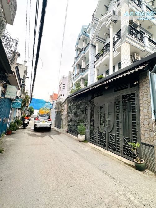Nhà Góc 2 Mặt Tiền - 4 Tầng Hẻm 6m Thông - DT: 125m² , Gò Vấp, Giáp Tân Bình - 1