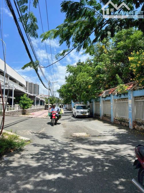 Bán nhà mặt tiền hẻm 10m Huỳnh Tấn Phát, Q7, Dt 7 x27m. Giá 13,5 tỷ - 1