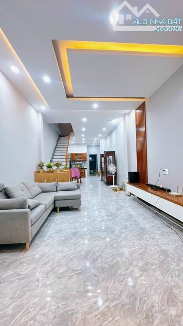BÁN NHÀ MỚI XÂY ĐẸP 3 TẤM SÁT MẶT TIỀN TÔN ĐẢN Q4 DT 4*19 GIÁ 7TỈ TL KDC HÌNH THẬT - 1