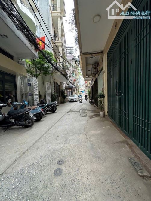 Nguyễn Phúc Lai - Phân lô - Ô tô vào nhà - Nhà dân xây chắc chắn - Mặt tiền 5,3m - 1