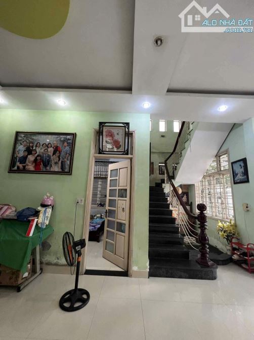 Bán nhà 2 tầng kiên cố kiệt ôtô Phạm Thị Liên. Cách đường chính 50m - 1