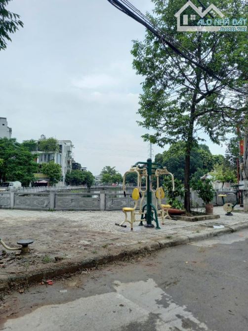 Bán đất tặng nhà phố Đức Diễn,65m2 gần ô tô tránh, gần chợ, trung tâm thể thao, giá 7,5 tỷ - 1