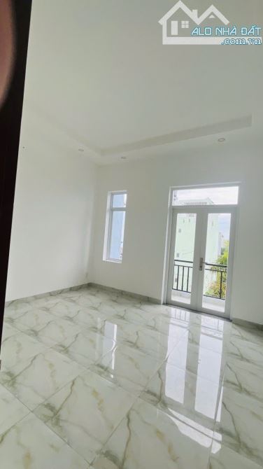 CHỦ NGỘP CẦN BÁN NHÀ 1 TRỆT 2 LẦU MẶT TIỀN HOÀNG HỮU NAM QUẬN 9 58M2/1TY860 SHR - 1