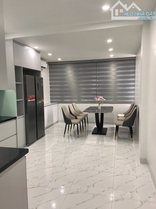 8.3 TỶ - 5 TẦNG THANG MÁY - PHỐ TRẦN KHÁT CHÂN - XÂY MỚI CỨNG - 1