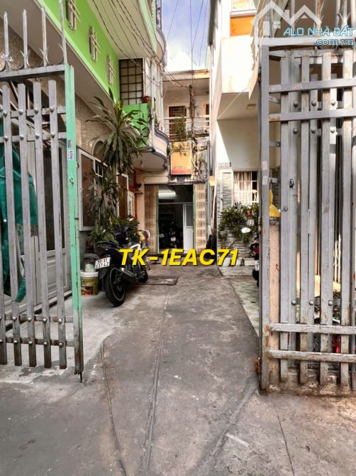 LẠC LONG QUÂN - P8 - 4.3x13 - 3 TẦNG - 3PN - NHỈNH 4 TỶ - 1