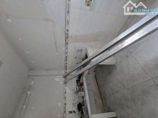 Bán nhà 2 tầng - Hẻm xe hơi - miếu gò xoài - 34m2 - giá dưới 3 tỷ hiếm có - 1