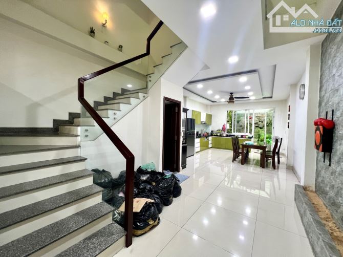 Bán nhà Hẻm xe tải KD, Khuông Việt gần Đầm Sen 3 Tầng Mới, 95M2 chỉ 11,3 Tỷ TL - 1