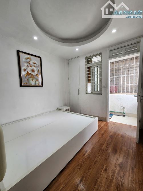 Cho thuê nhà Vương Thừa Vũ 35m2, 1 ngủ, 1 khách, 1 vệ sinh, 5 triệu/th - 1