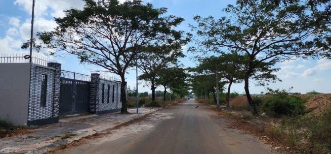Bán đất trục chính Lan Anh 6, Xã Tam Long, Thành phô Bà Rịa,DT: 7x18 giá 1tỷ350 triệu - 1