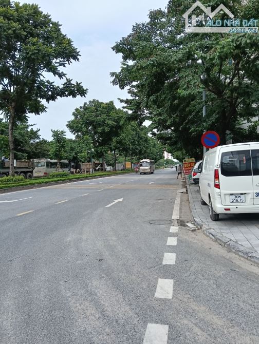 Nhỉnh 15 tỷ có liền kề 19A Dương Nội 5 tầng ô tô để trong nhà. - 1