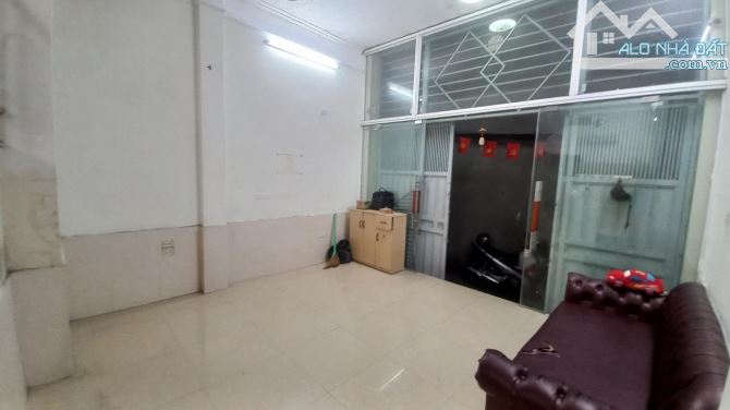Bán nhà Cầu Giấy, dân xây, ngõ thông, gần ô tô, kinh doanh - 1