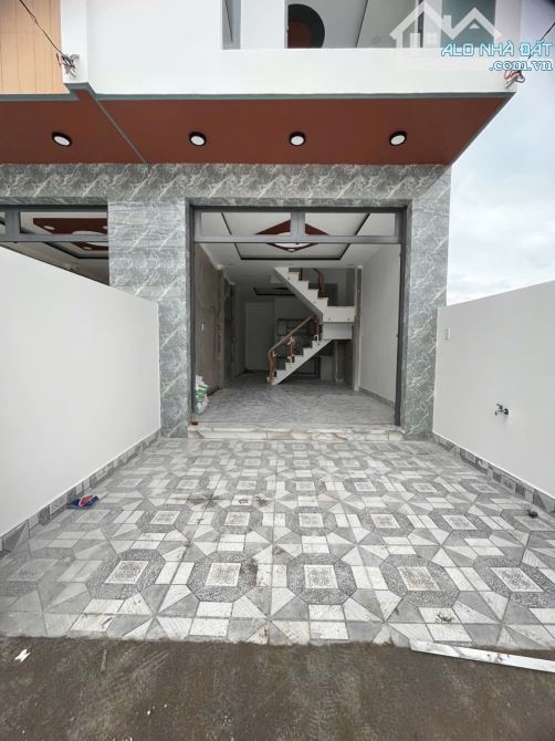 Nhà 1 Lầu Mới Xây 4 x 15m Ngay Đường Tập Đoàn 4. Sổ Hồng Riêng. Đường Xe Hơi Tới Nhà - 1