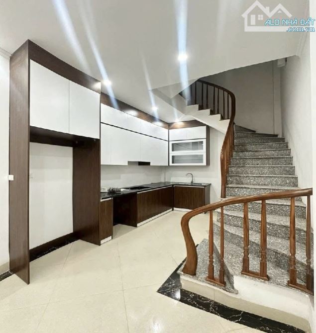 Trương Định - 35m2 - 5 Tầng - OTO đỗ cửa - 15m ra mặt phố - Nhỉnh 8 tỷ có thương lượng - 1