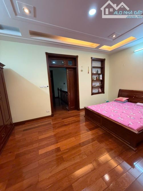 Cho thuê biệt thự Làng Việt Kiều - Nguyễn Văn Lộc. DT 180m2, 4 tầng, Full điều hòa. Gi35tr - 1