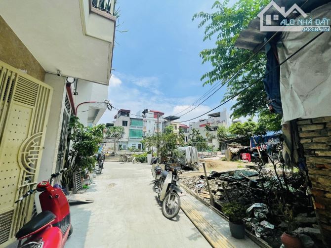 Bán nhà lô góc view Hồ sinh thái, ô tô 4 chỗ  đi vào tận cửa, dân xây 30m2 x 4 ầng 6,15 tỷ - 1