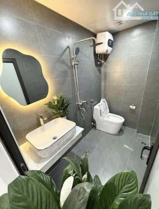 HIẾM CÓ KHÓ TÌM - Hoàng Mai - 40m2 - 5 tầng - 3 gác đỗ cửa - 30 bước ra OTO - Chỉ 8 đồng - 1