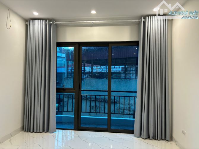 NHÀ ĐẸP DÂN XÂY-TÂM HUYẾT -42 m2-5 TẦNG -MẶT TIỀN 4 5 - PHỐ BẠCH ĐẰNG -HOÀN KIẾM -Giá 6tỷ - 1
