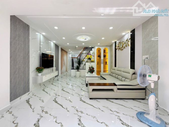 Nhà Đúc 2 Tầng  View Sân Bay  Chỉ 4.25 Tỷ - 1