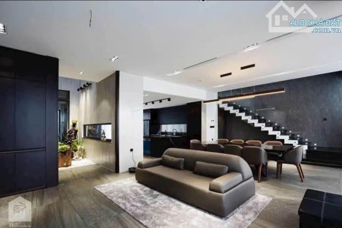 Cần bán căn biệt thự mặt tiền Nguyễn Đình Thi diện tích 250m2, full nội thất, giá 23 tỷ - 1