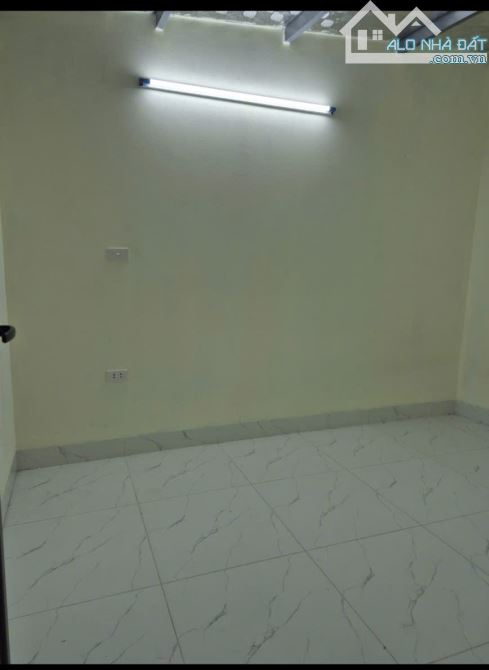 Cho thuê nhà nguyên căn ngõ 179 Vĩnh Hưng, 50m2 x 2 tầng, 3 ngủ, 6.5  triệu - 1