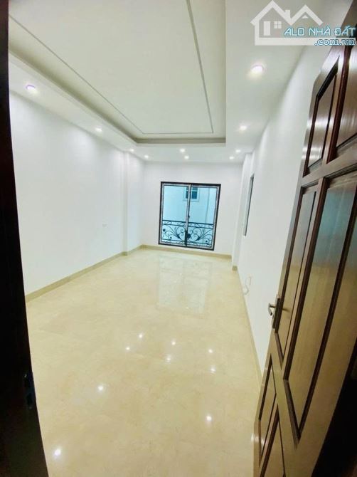 GIÁ RẺ BẤT NGỜ NHÀ MỚI KÍNH KOONG – HIỆN ĐẠI – 2 MẶT THOÁNG TRƯỚC SAU - 1