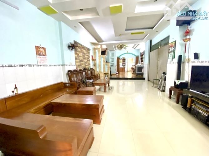 NHÀ 3 TẦNG NGAY BÌNH TRỊ ĐÔNG - DT 130M - NGANG LỚN GẦN 7M - ĐƯỜNG XE TẢI THÔNG - GẦN 4 XÃ - 1