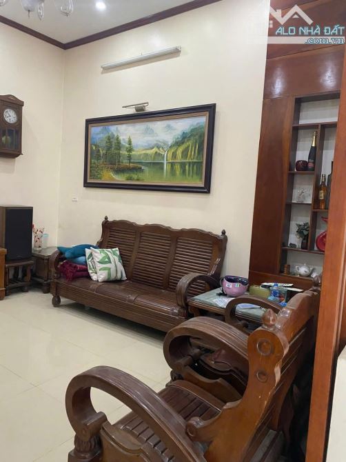 Cho thuê nhà nguyên căn ngõ 18 Ngô Quyền, Quang Trung,Hà Đông. DT 40m 3 tầng, giá 12tr - 1