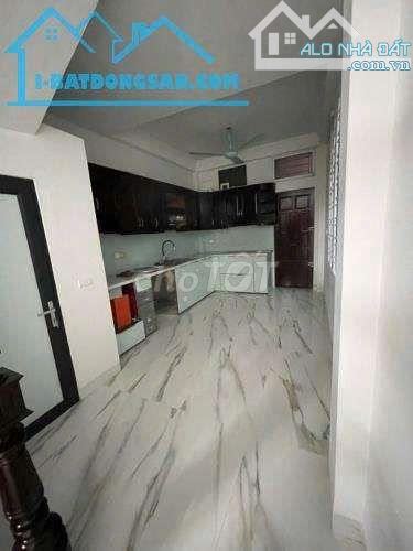 Cho thuê nguyên căn nhà tại ngõ 267 Trích Sài, Tây Hồ. DT 33m 4 tầng, giá 20tr - 1
