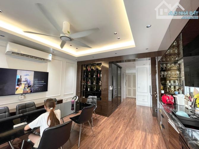 Oto tránh đỗ, 20m ra Phố Nguyễn Đức Cảnh, thang máy 7 tầng xịn xò, lô góc.65m2.Giá 22.5 tỷ - 12