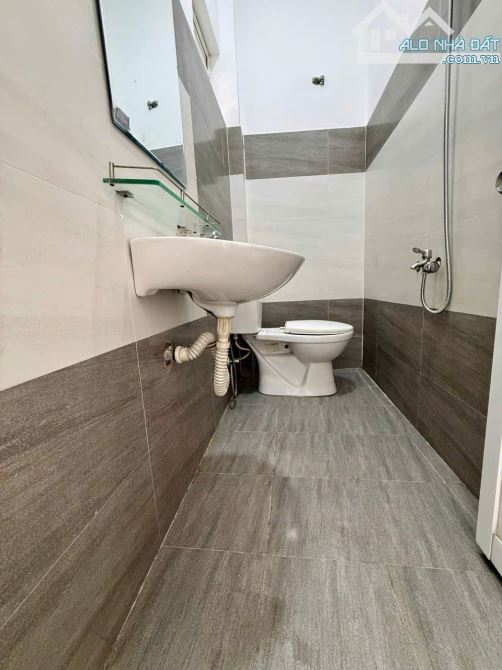 📌📌📌LÀM VIỆC TRỰC TIẾP GIÁ TỐT !!! Bán nhà 2 mặt kiệt oto Tôn Đản - 12