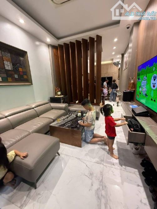 🏡 NHÀ PHỐ TRẦN ĐĂNG NINH – QUANG TRUNG - 40m2/5 tầng hiện đại - Giá thoả thuận - 2