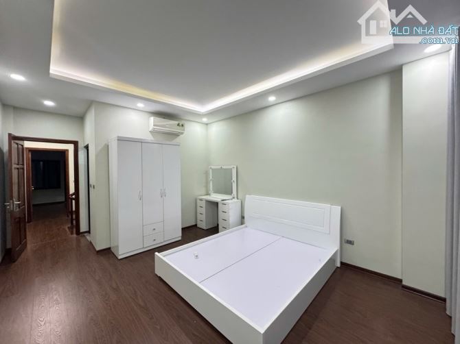 Bán nhà phố cổ ngọc lâm long biên chủ tự xây ô tô 4 chỗ vào nhà - 2
