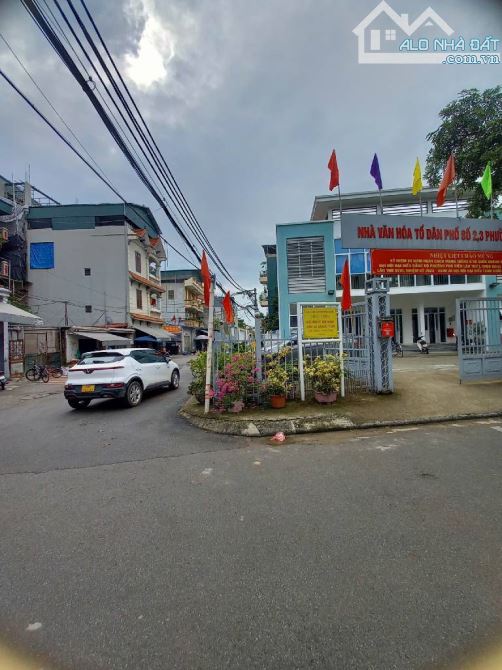Bán đất tặng nhà phố Đức Diễn,65m2 gần ô tô tránh, gần chợ, trung tâm thể thao, giá 7,5 tỷ - 2