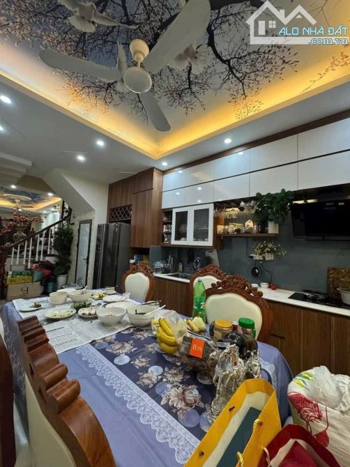 - Bán nhà Trần Cung, 10m ô tô, sát phố, nội thất xịn sò, 42m2, 9.4 tỷ. - 2