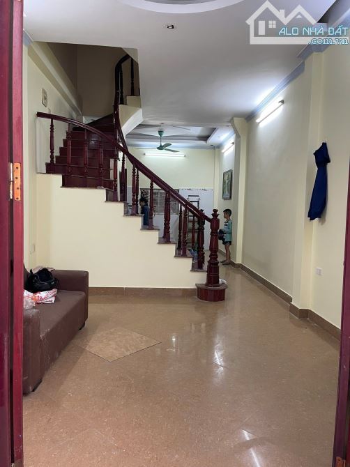 Cho thuê nhà ngõ Tân Lạc, Hai Bà Trưng, 4 tầng x 40m2, 4 ngủ, 12 Triệu - 2