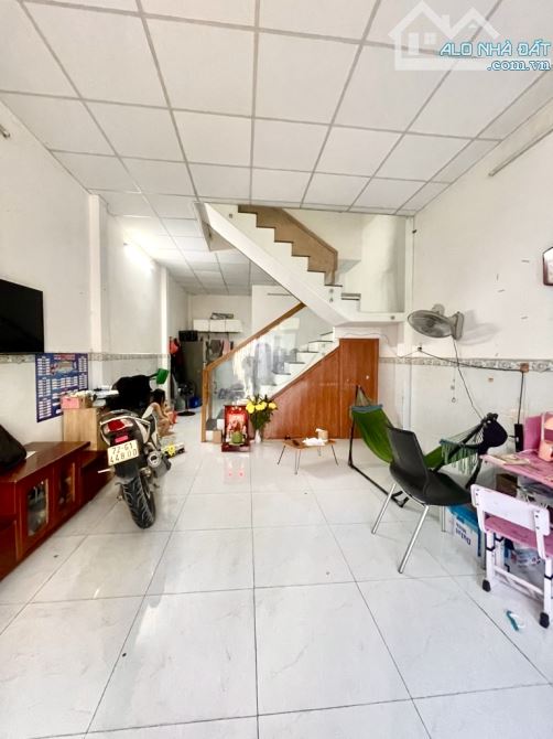NHÀ 2 TẦNG - DIỆN TÍCH 46M2, VUÔNG VỨC - SỔ HỒNG RIÊNG Huỳnh Tấn Phát Chỉ 3,7 Đồng - 2
