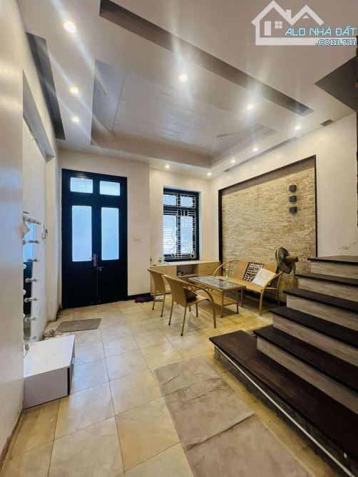CHO THUÊ NGUYÊN CĂN 4 TẦNG 4 NGỦ NGÕ 558 NGUYỄN VĂN CỪ - GIA THUỴ - 2