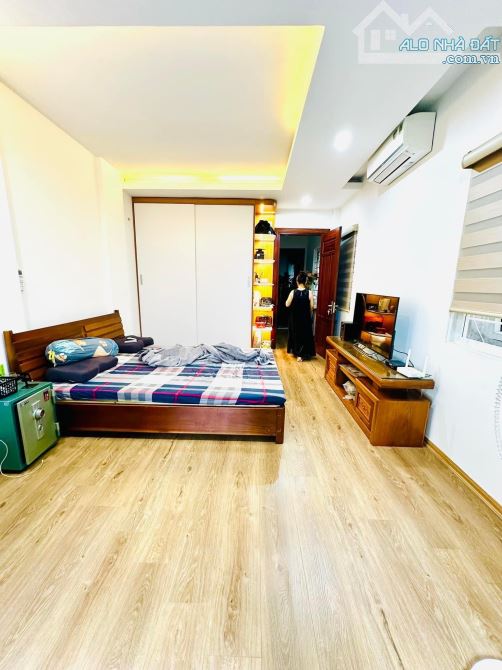 NHÀ PHÂN LÔ TRUNG TÂM BA ĐÌNH - DT 55M X 4 TẦNG - Ô TÔ ĐỖ CỬA - 50M RA Ô TÔ TRÁNH - 2