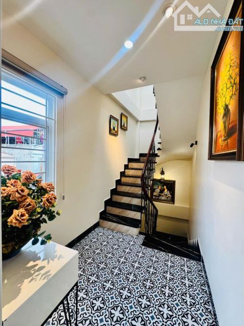 Bán nhà trung tâm quận Thanh Xuân, Ngõ rộng, Full Nội thất, DT 43m2*5 Tầng* Giá 8,95 Tỷ
