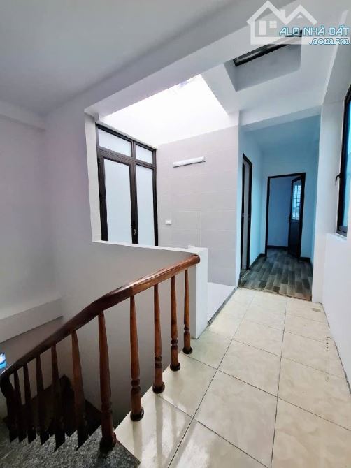 LÔ GÓC 3 THOÁNG - Ô TÔ CÁCH 15M - RA MẶT PHỐ 50M - FULL NỘI THẤT - NHÀ ĐẸP Ở NGAY - 2