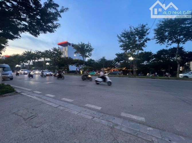 Bán đất phố Trịnh Văn Bô, 207m2, mặt tiền 14,2m, sổ vuông, ô tô rất gần, giá 26,5 tỷ. - 2