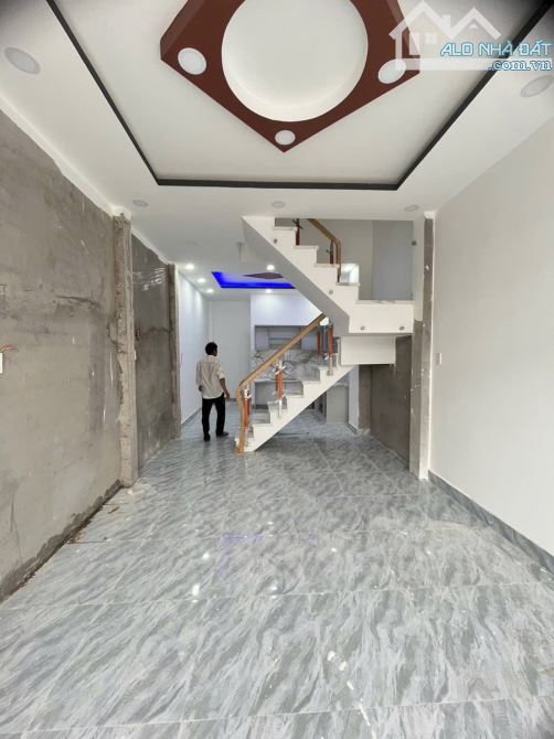 Nhà 1 Lầu Mới Xây 4 x 15m Ngay Đường Tập Đoàn 4. Sổ Hồng Riêng. Đường Xe Hơi Tới Nhà - 2