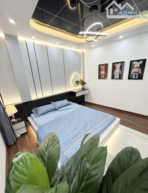 HIẾM CÓ KHÓ TÌM - Hoàng Mai - 40m2 - 5 tầng - 3 gác đỗ cửa - 30 bước ra OTO - Chỉ 8 đồng - 2