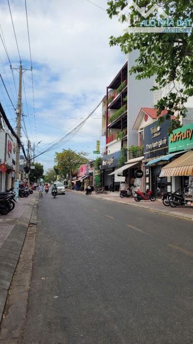 Cần Nhà 210m2 mặt tiền đường Tuyên Quang trung tâm ăn uống mua sắm Phan Thiết. - 2