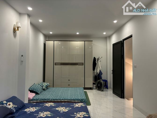 NHÀ ĐẸP DÂN XÂY-TÂM HUYẾT -42 m2-5 TẦNG -MẶT TIỀN 4 5 - PHỐ BẠCH ĐẰNG -HOÀN KIẾM -Giá 6tỷ - 2