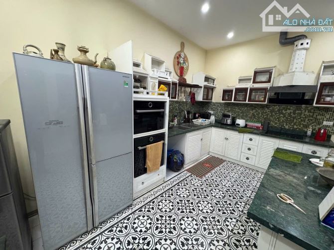 BÁN BIỆT THỰ PHỐ AN DƯƠNG VƯƠNG – 210M – 6 TẦNG – MT 8M – 41 TỶ - THANG MÁY - Ô TÔ VÀO NHÀ - 2