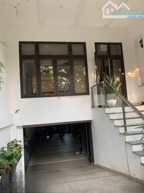 Nhà đẹp đường Trần Não - cách sông chỉ 80m. DT 6x23M. Kết cấu: 1HẦM/4LẦU. Giá chỉ 32 tỷ TL - 2