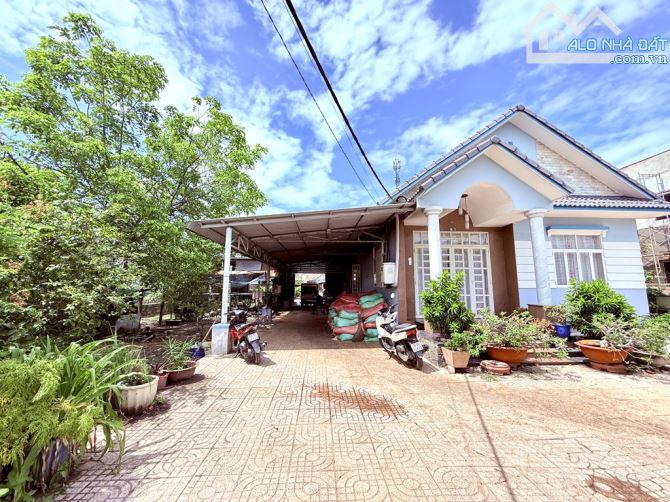 Nhà lớn+ đất hơn 600m2 full thổ cư Tân Hiệp HÓc Môn. Chỉ khoảng 17tr/m2. Sổ riêng đẹp. - 2